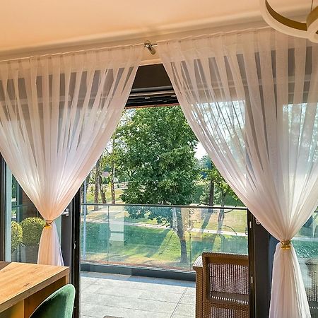 Apartman Lux Self Check-In Вировотиця Екстер'єр фото