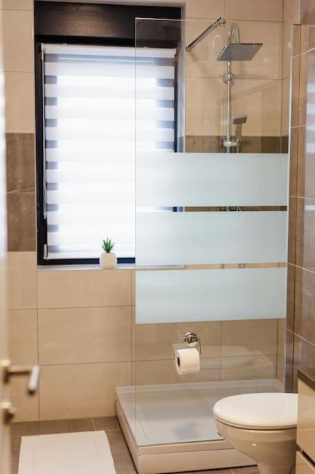 Apartman Lux Self Check-In Вировотиця Екстер'єр фото