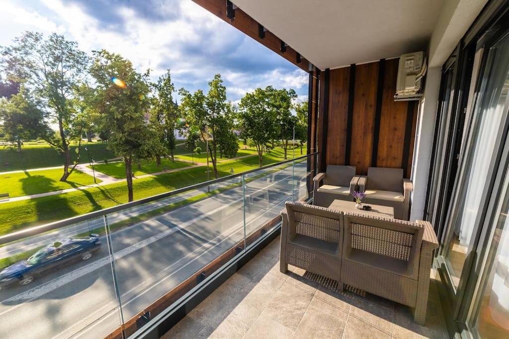 Apartman Lux Self Check-In Вировотиця Екстер'єр фото