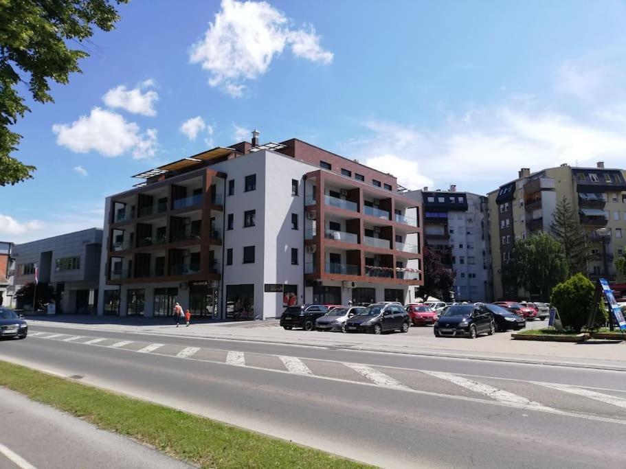 Apartman Lux Self Check-In Вировотиця Екстер'єр фото
