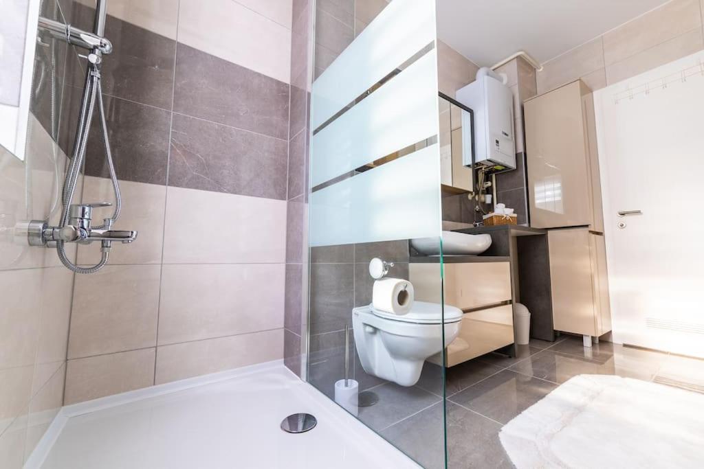 Apartman Lux Self Check-In Вировотиця Екстер'єр фото