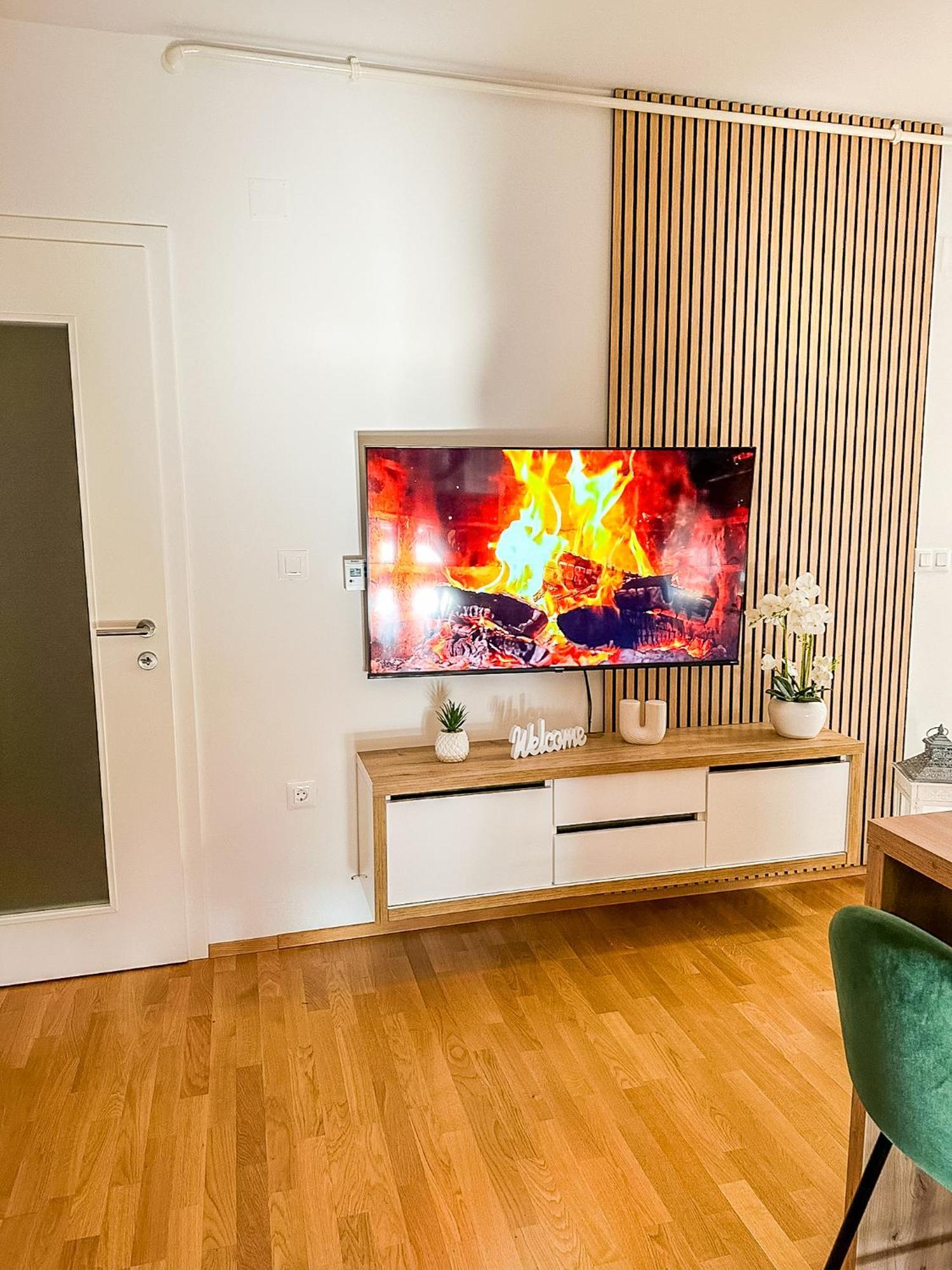 Apartman Lux Self Check-In Вировотиця Екстер'єр фото