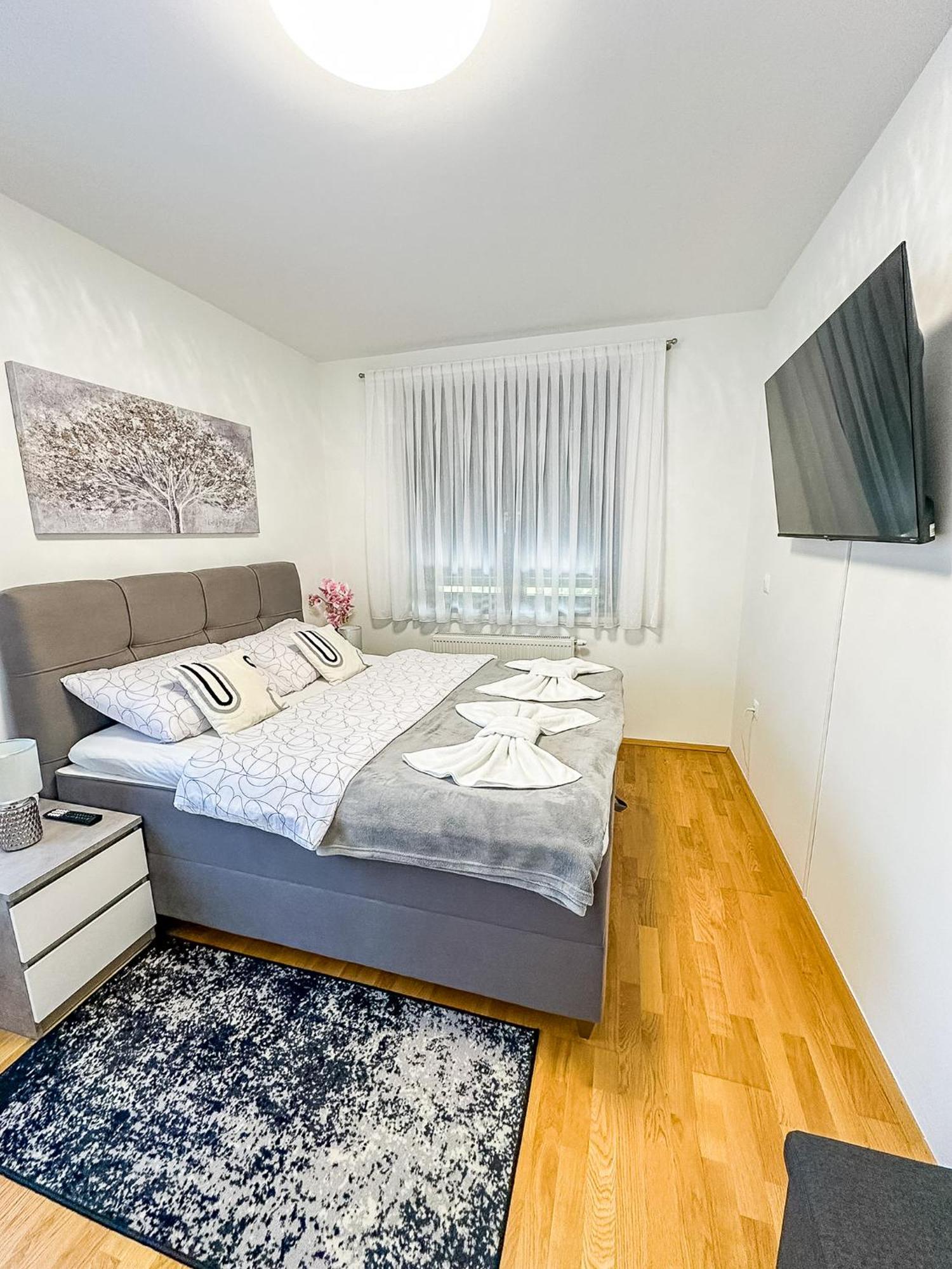 Apartman Lux Self Check-In Вировотиця Екстер'єр фото